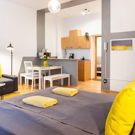 Cozy 2 Room Apartment Next To Hermannstrasse Берлін Екстер'єр фото