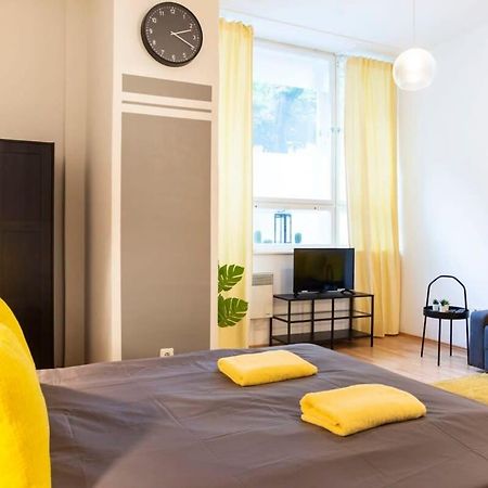 Cozy 2 Room Apartment Next To Hermannstrasse Берлін Екстер'єр фото