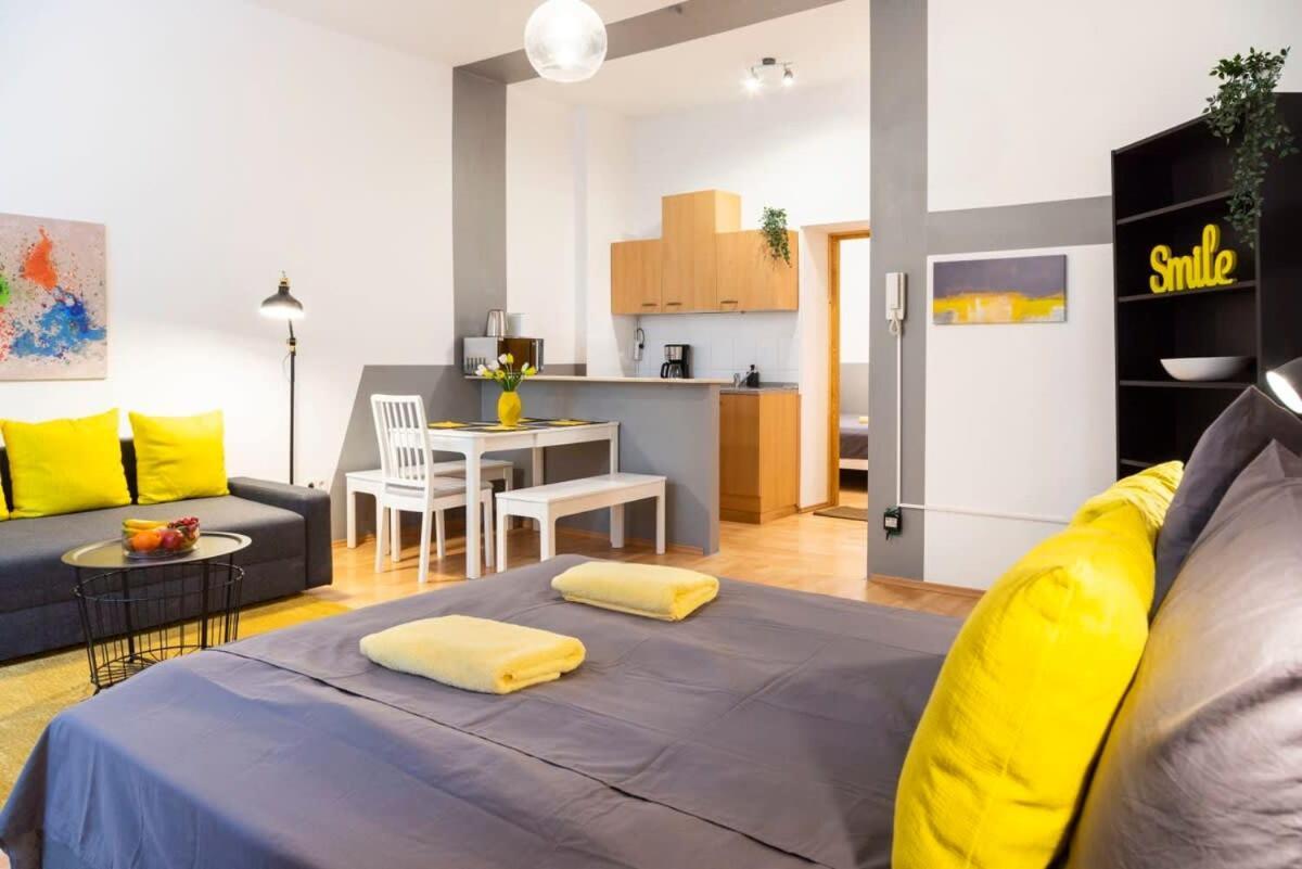 Cozy 2 Room Apartment Next To Hermannstrasse Берлін Екстер'єр фото