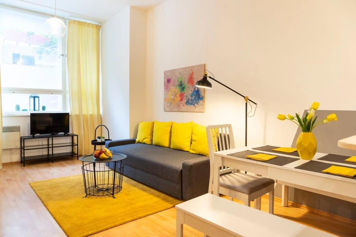 Cozy 2 Room Apartment Next To Hermannstrasse Берлін Екстер'єр фото