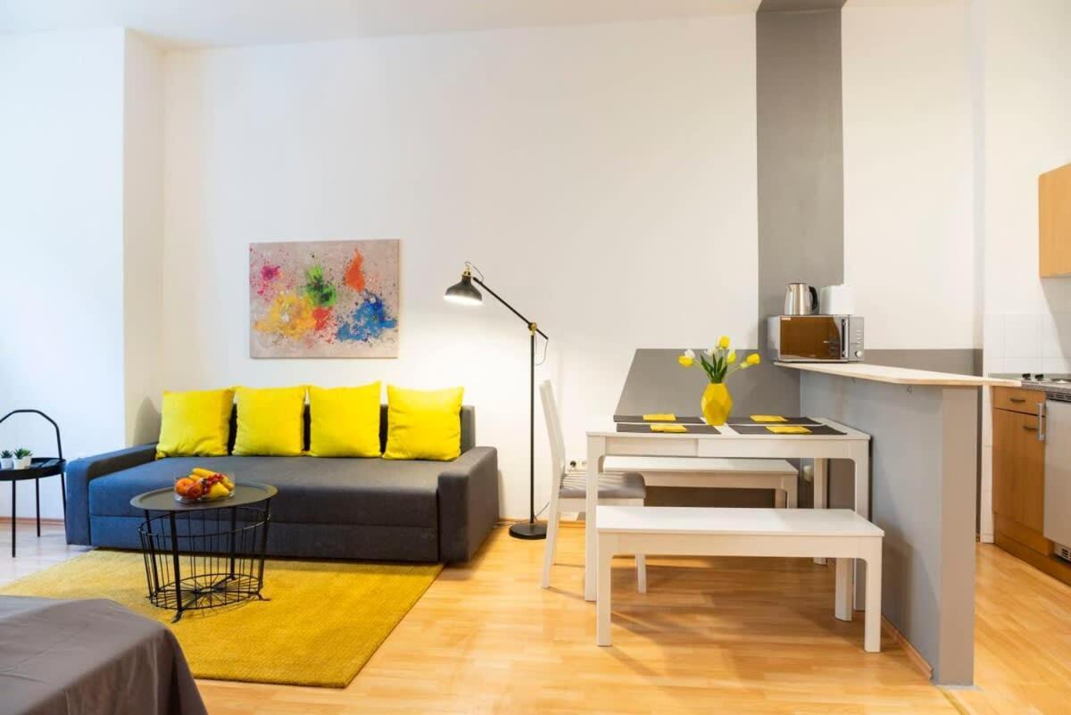 Cozy 2 Room Apartment Next To Hermannstrasse Берлін Екстер'єр фото