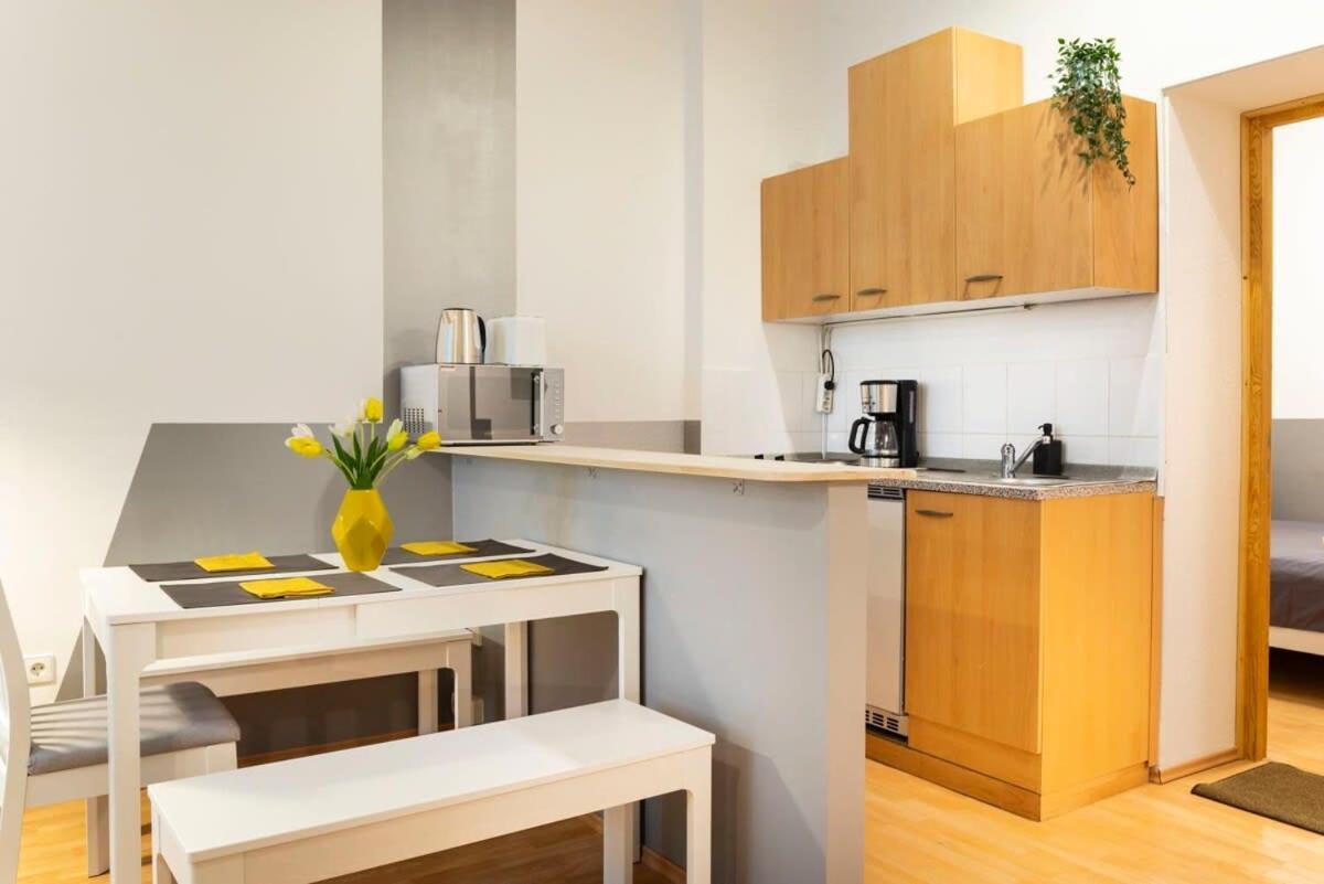 Cozy 2 Room Apartment Next To Hermannstrasse Берлін Екстер'єр фото
