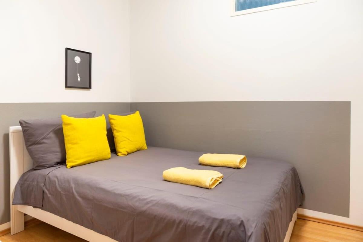 Cozy 2 Room Apartment Next To Hermannstrasse Берлін Екстер'єр фото
